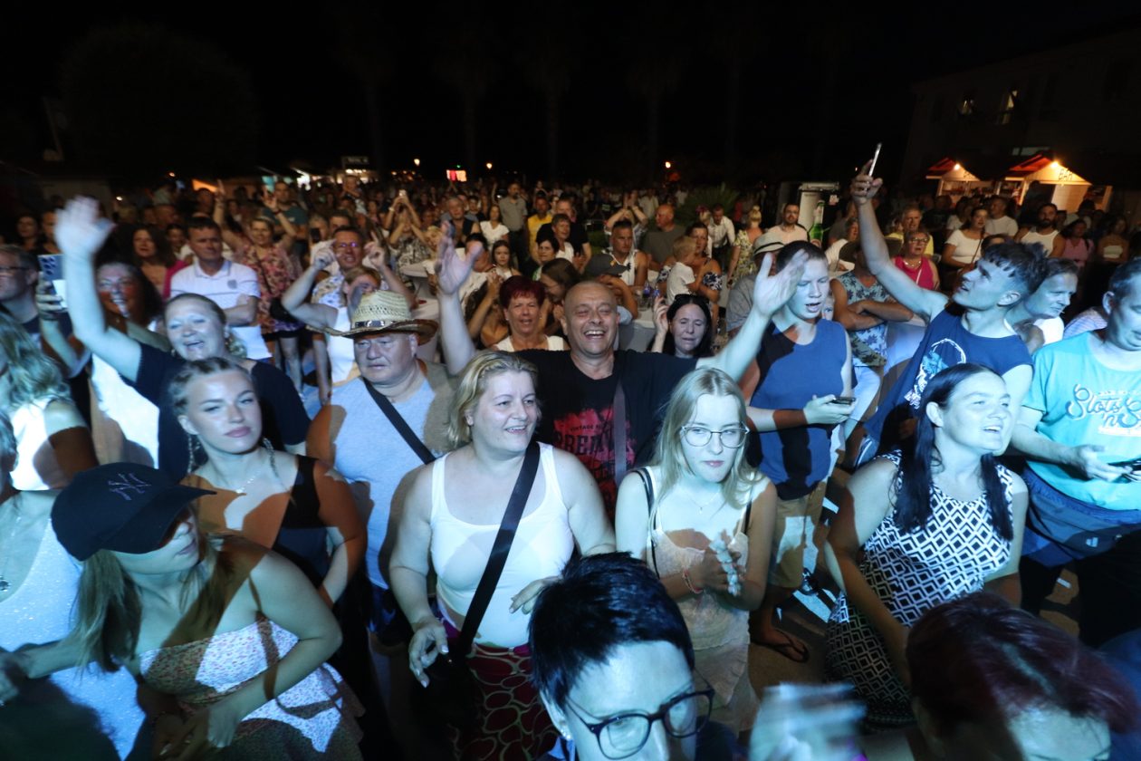 Prvi koncert Davora Borna oduševio publiku na Viru