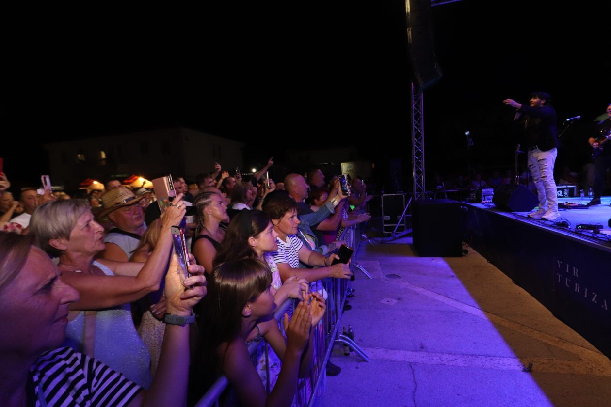 Prvi koncert Davora Borna oduševio publiku na Viru