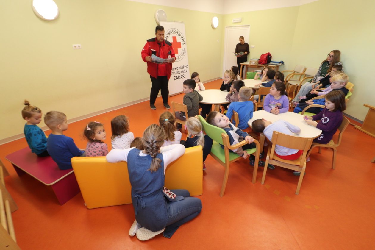 Predstavljena slikovnica Neobično putovanje Hrvatskog Crvenog križa
