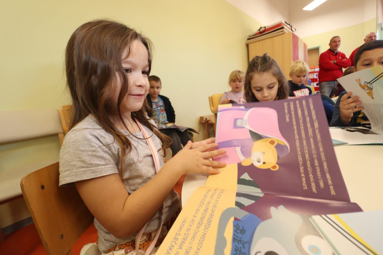 Predstavljena slikovnica Neobično putovanje Hrvatskog Crvenog križa