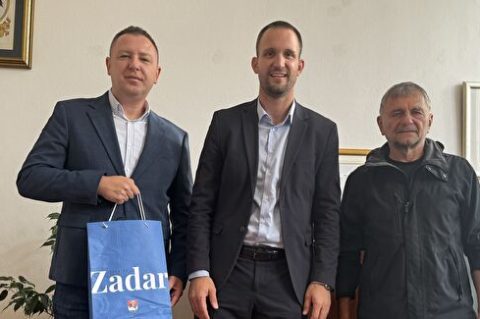 Šime Erlić primio nagrađene zadarske fotografe Šime Erlić primio nagrađene zadarske fotografe