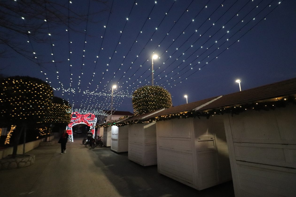 Otvoren Advent u Viru i dječje Božićno selo