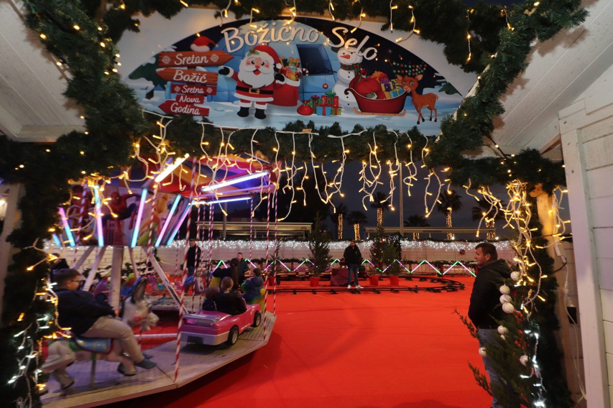 Otvoren Advent u Viru i dječje Božićno selo