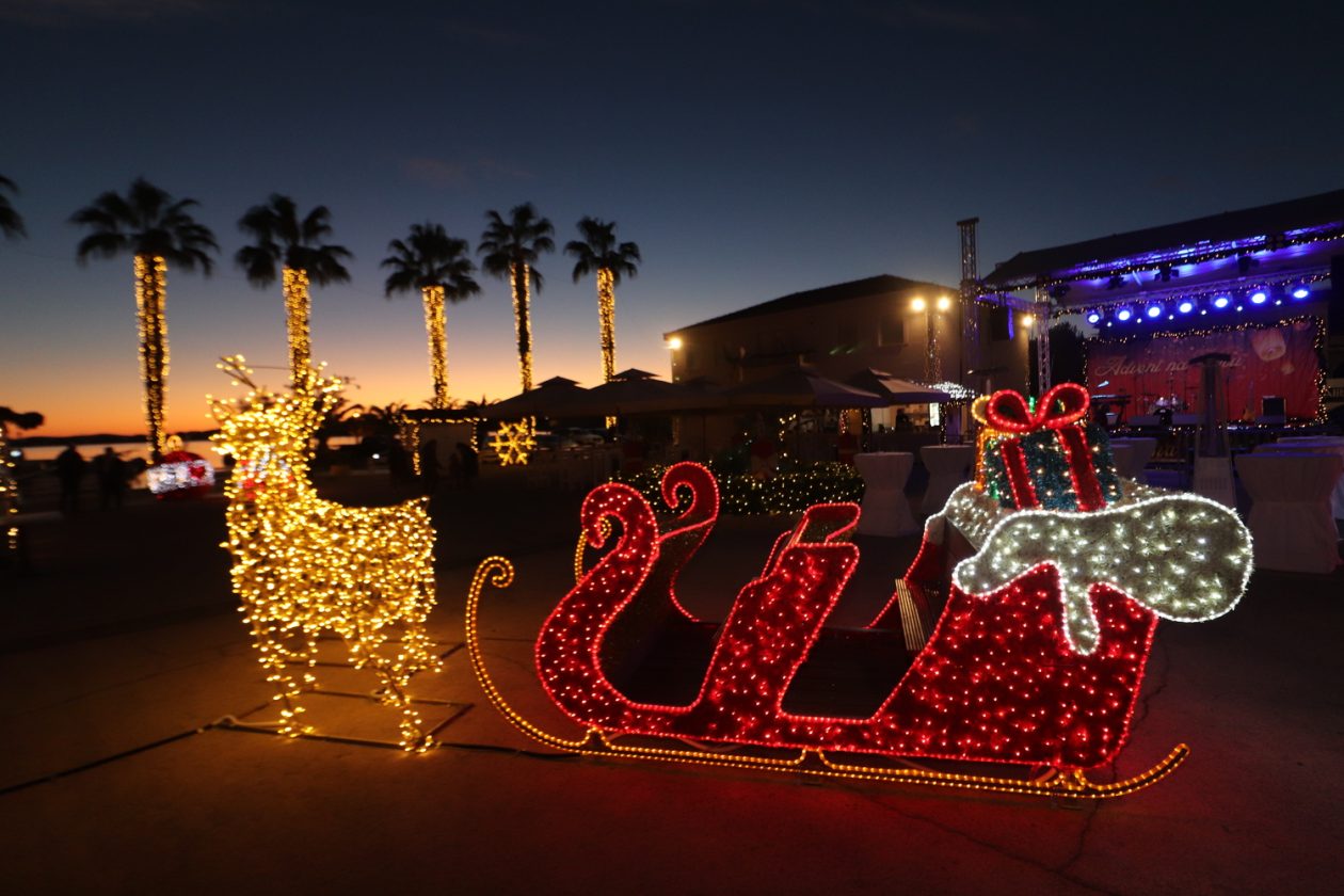 Otvoren Advent u Viru i dječje Božićno selo