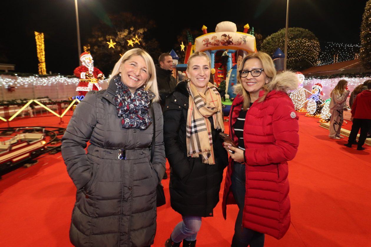 Otvoren Advent u Viru i dječje Božićno selo