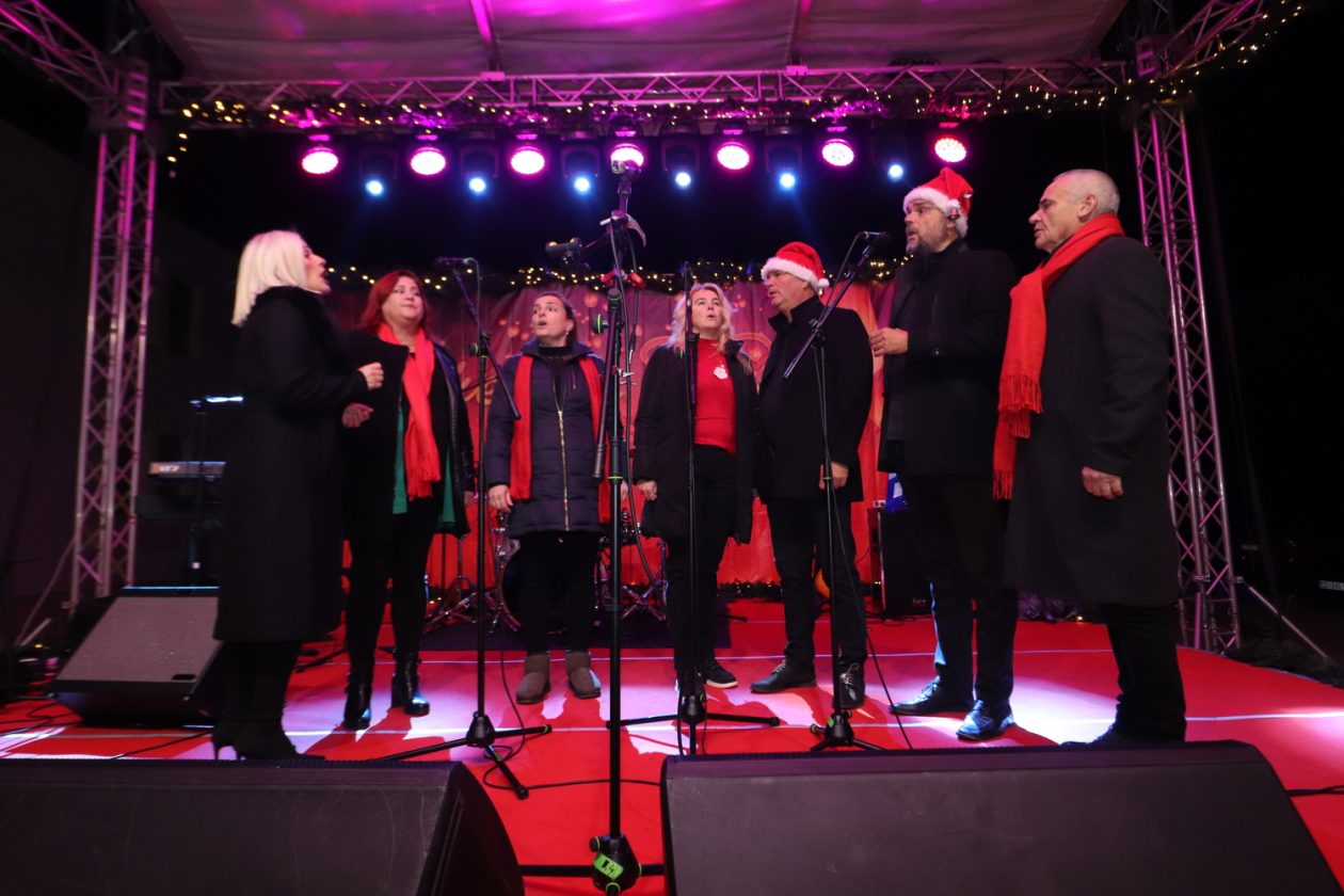 Otvoren Advent u Viru i dječje Božićno selo