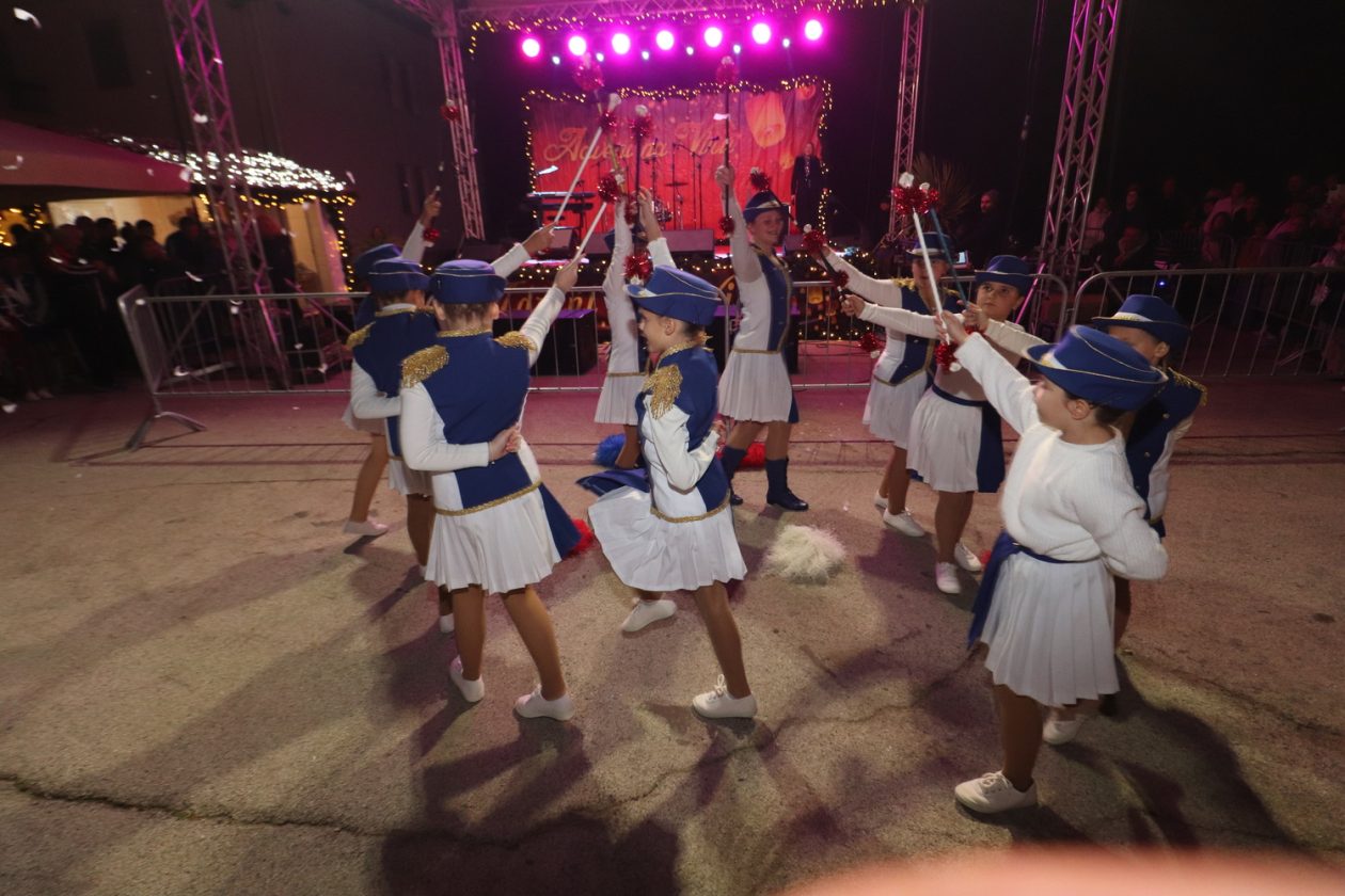 Otvoren Advent u Viru i dječje Božićno selo