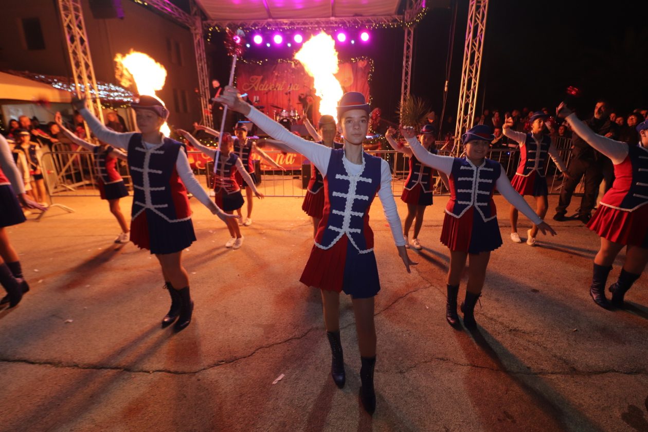 Otvoren Advent u Viru i dječje Božićno selo