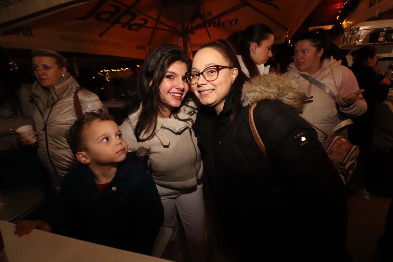 Otvoren Advent u Viru i dječje Božićno selo