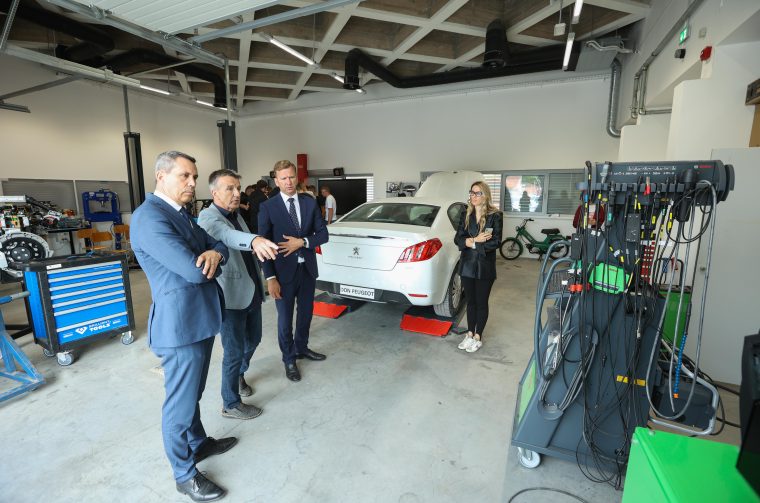 Bilaver strukovna skola