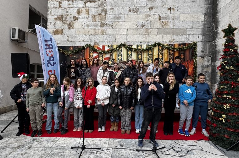 Djeca iz Preradovića pjesmom uljepšala Adventić kod sv. Krševana