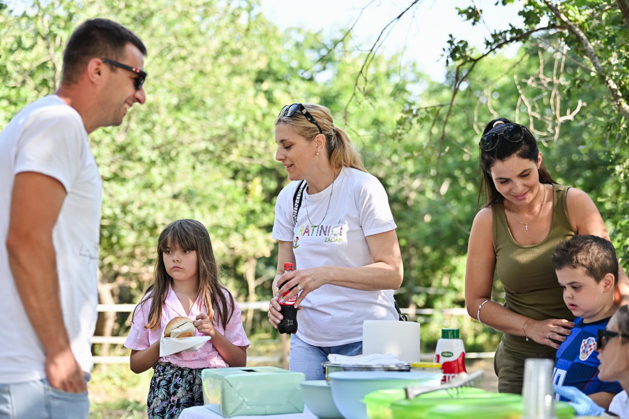 Konjički klub Zadar za Zaratiniće Konjički klub Zadar za Zaratiniće