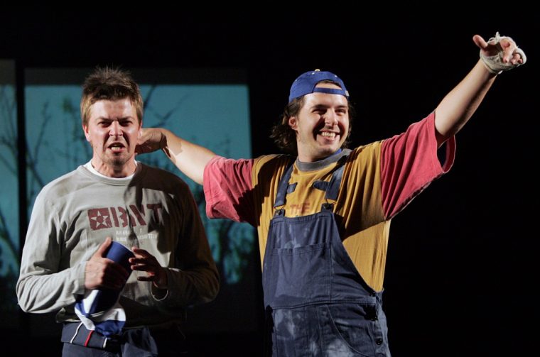 Kako misliš mene nema “Kako misliš mene nema?!” Teatra EXIT na Večernjoj sceni Kazališta lutaka Zadar