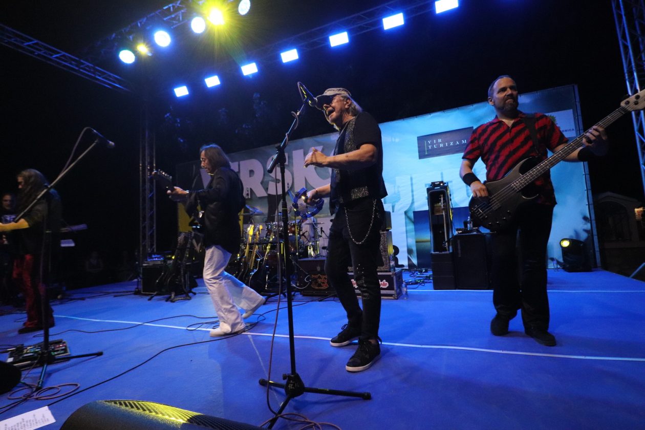 Koncert Divljih Jagoda na Viru (22)