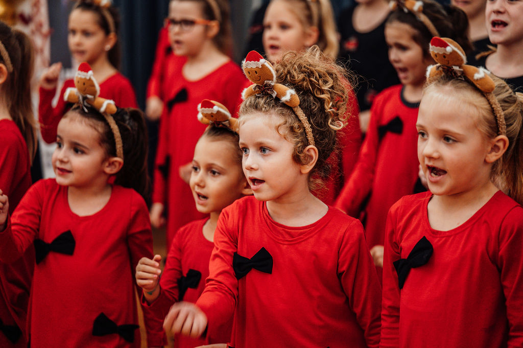 Glazbeni studio Libreto priredio humanitarni koncert Čarobni zvuci Božića Glazbeni studio Libreto priredio humanitarni koncert Čarobni zvuci Božića