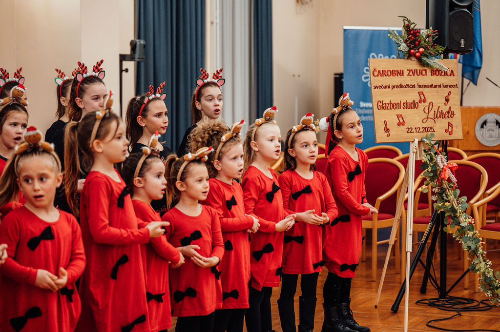 Glazbeni studio Libreto priredio humanitarni koncert Čarobni zvuci Božića Glazbeni studio Libreto priredio humanitarni koncert Čarobni zvuci Božića