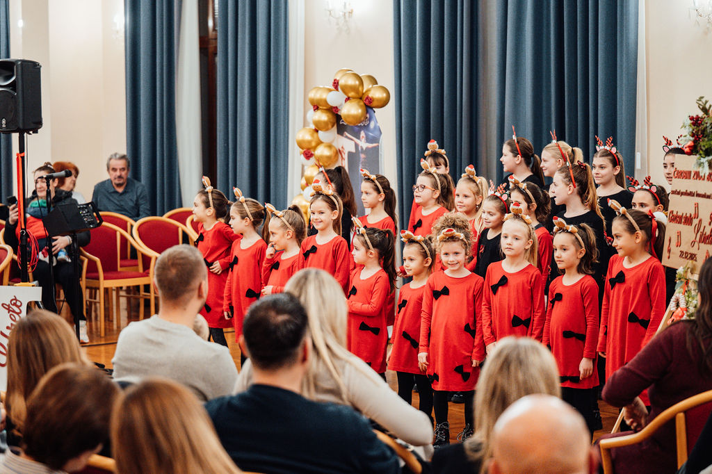 Glazbeni studio Libreto priredio humanitarni koncert Čarobni zvuci Božića Glazbeni studio Libreto priredio humanitarni koncert Čarobni zvuci Božića
