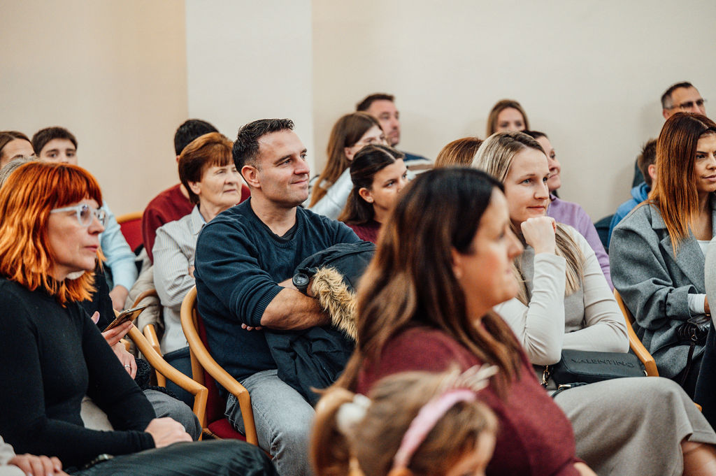 Glazbeni studio Libreto priredio humanitarni koncert Čarobni zvuci Božića Glazbeni studio Libreto priredio humanitarni koncert Čarobni zvuci Božića