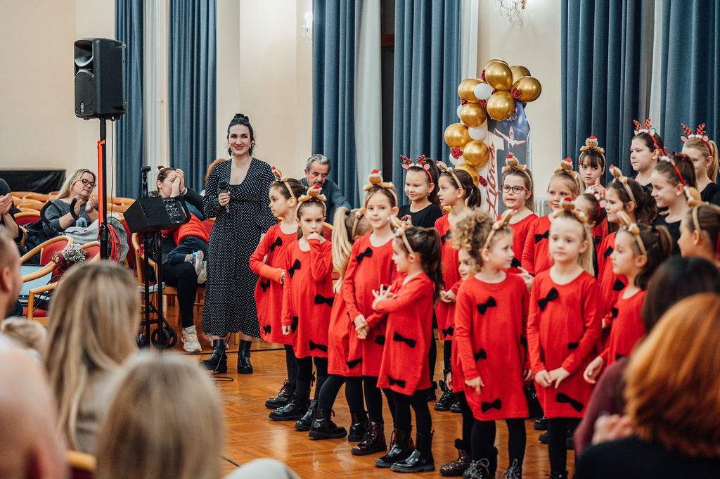 Glazbeni studio Libreto priredio humanitarni koncert Čarobni zvuci Božića Glazbeni studio Libreto priredio humanitarni koncert Čarobni zvuci Božića