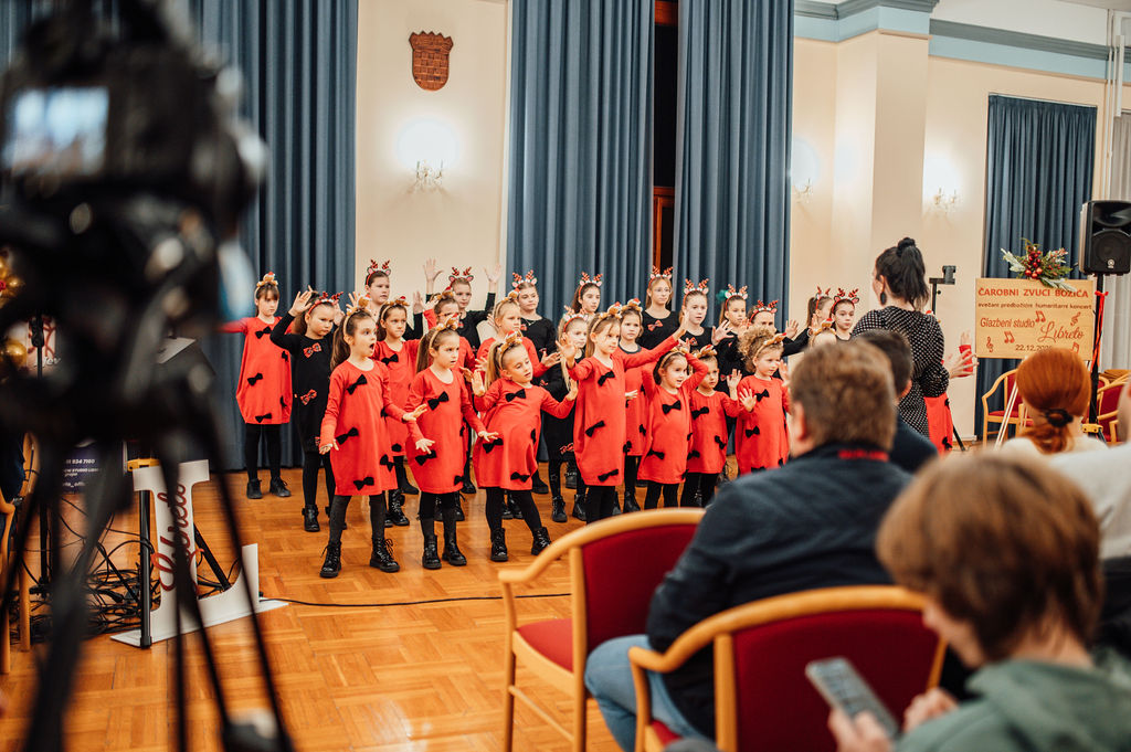 Glazbeni studio Libreto priredio humanitarni koncert Čarobni zvuci Božića Glazbeni studio Libreto priredio humanitarni koncert Čarobni zvuci Božića