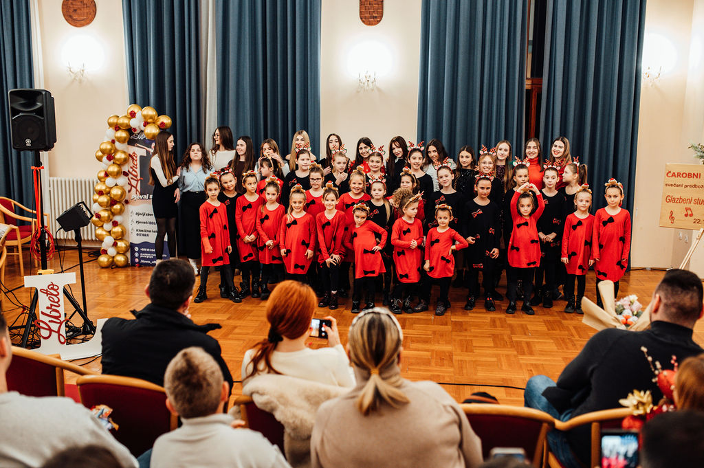 Glazbeni studio Libreto priredio humanitarni koncert Čarobni zvuci Božića Glazbeni studio Libreto priredio humanitarni koncert Čarobni zvuci Božića