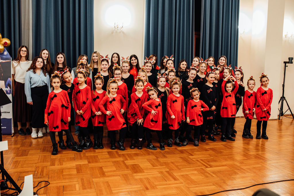 Glazbeni studio Libreto priredio humanitarni koncert Čarobni zvuci Božića Glazbeni studio Libreto priredio humanitarni koncert Čarobni zvuci Božića