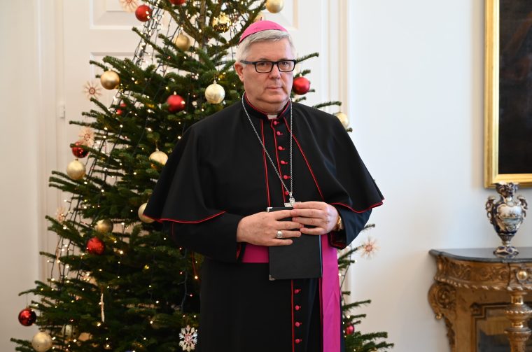 Nadbiskup Milan Zgrablić