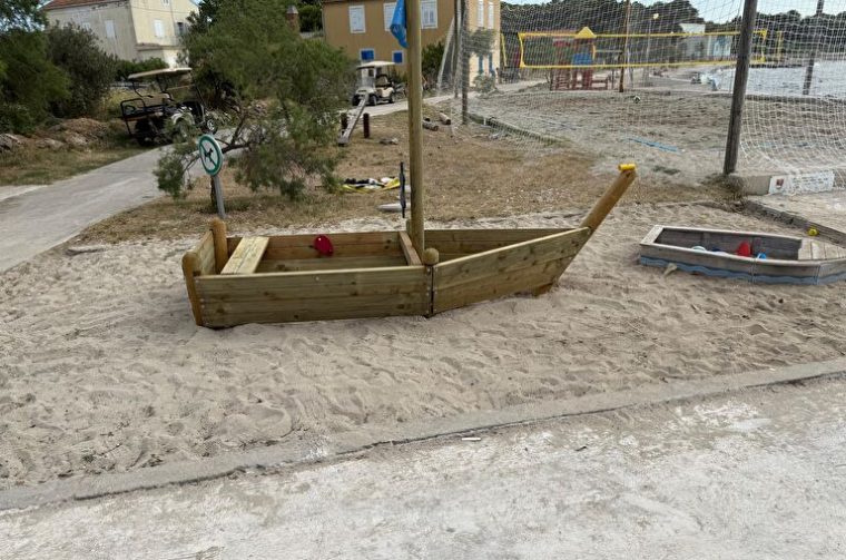 Novo dječje igralište na Olibu (1)