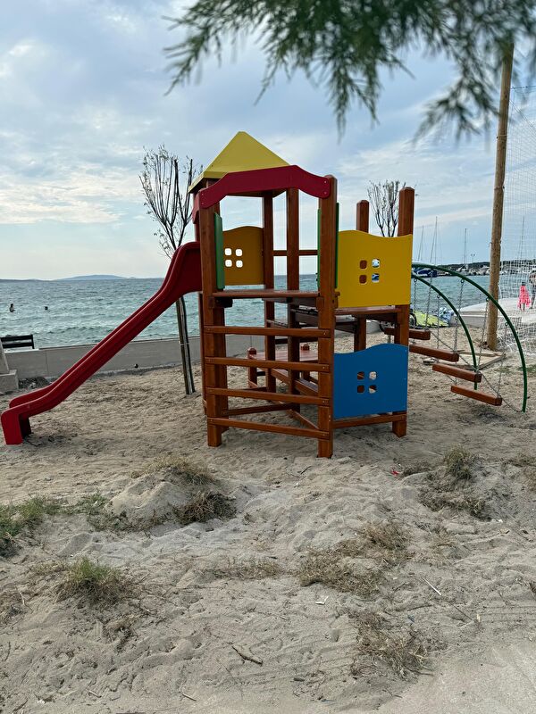 Novo dječje igralište na Olibu (2)