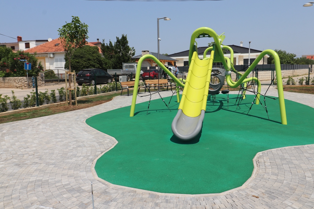 Novo dječje igralište na Viru (3)