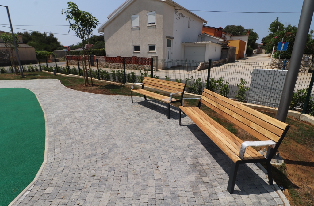 Novo dječje igralište na Viru (4)