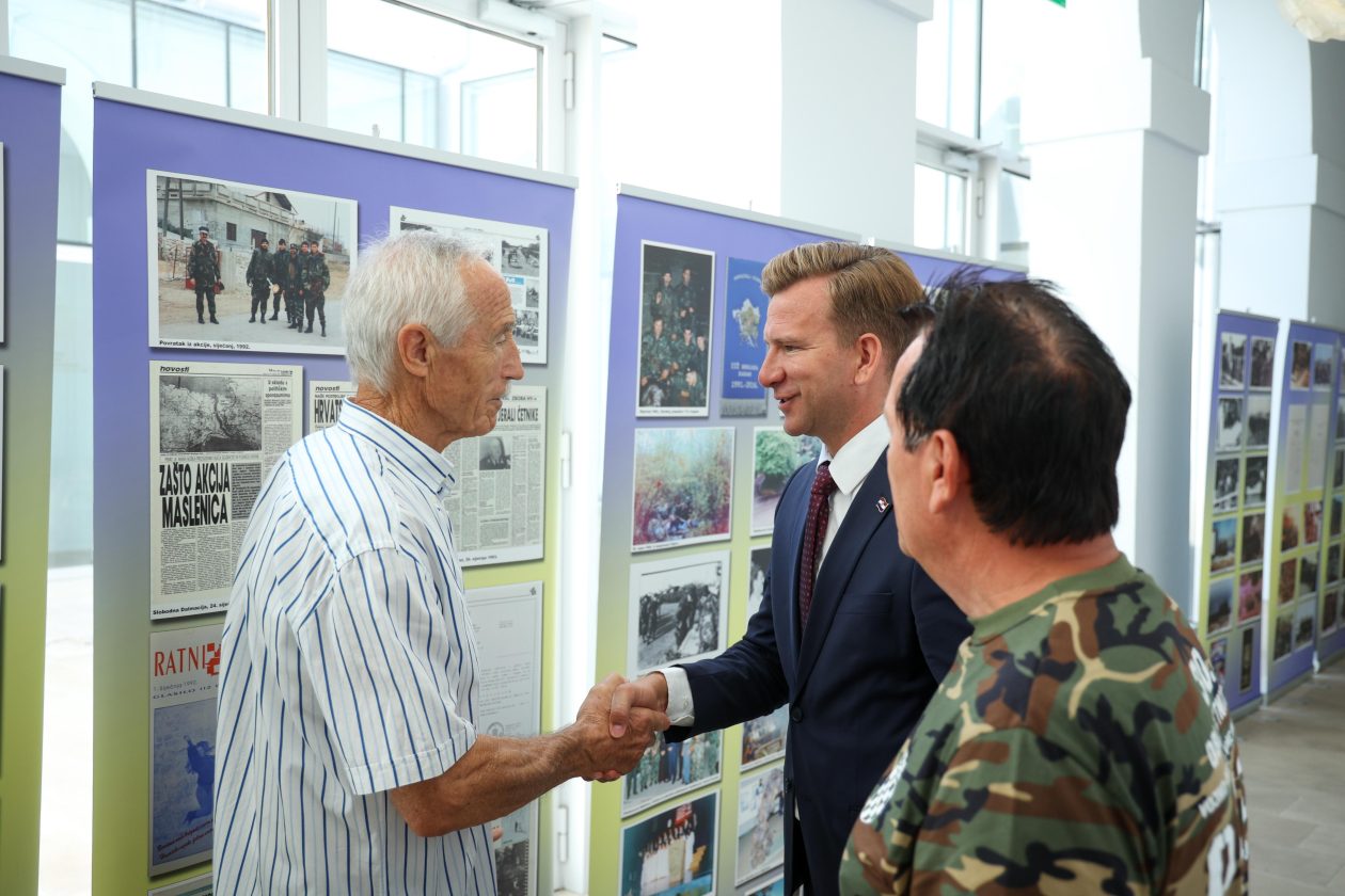 Otvorena izložba U SPOMEN NA OLUJU (8)