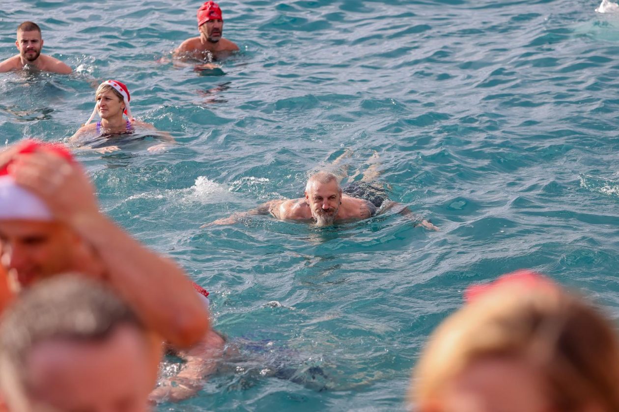 Zadar: Novogodišnje kupanje na Morskim orguljama