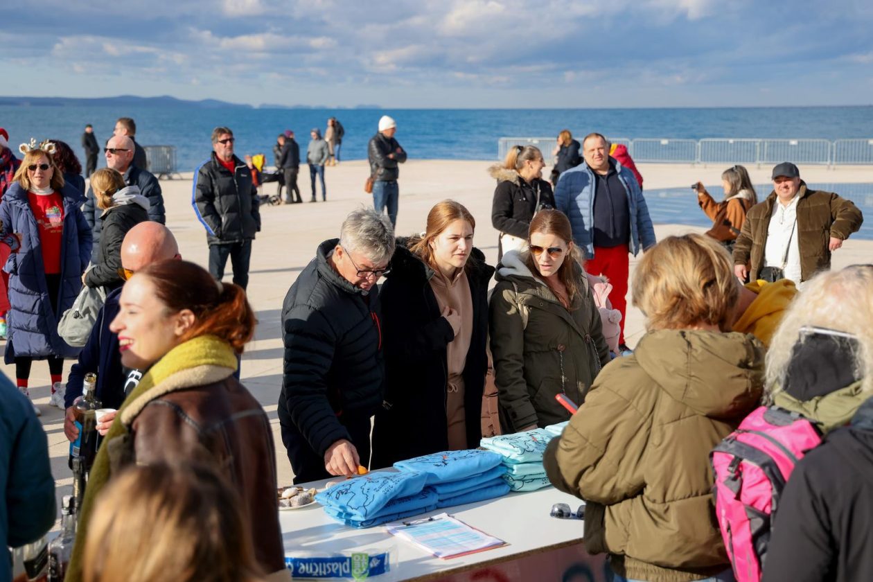 Zadar: Novogodišnje kupanje na Morskim orguljama