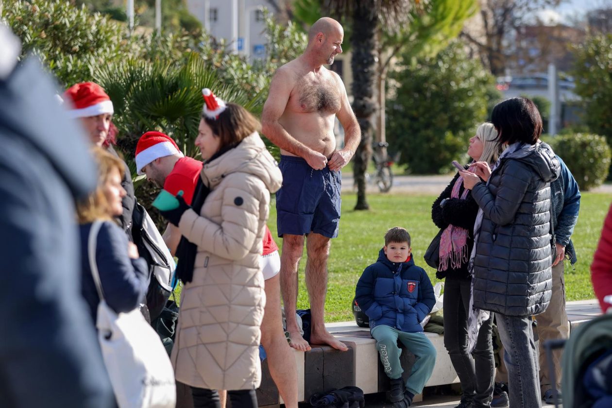 Zadar: Novogodišnje kupanje na Morskim orguljama