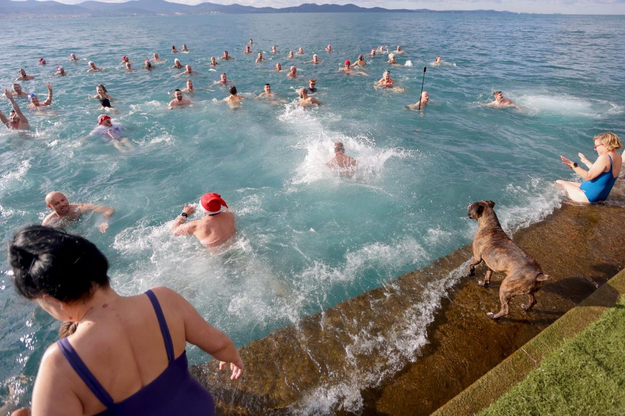 Zadar: Novogodišnje kupanje na Morskim orguljama