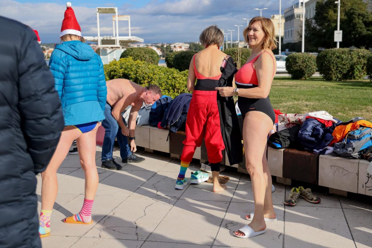 Zadar: Novogodišnje kupanje na Morskim orguljama