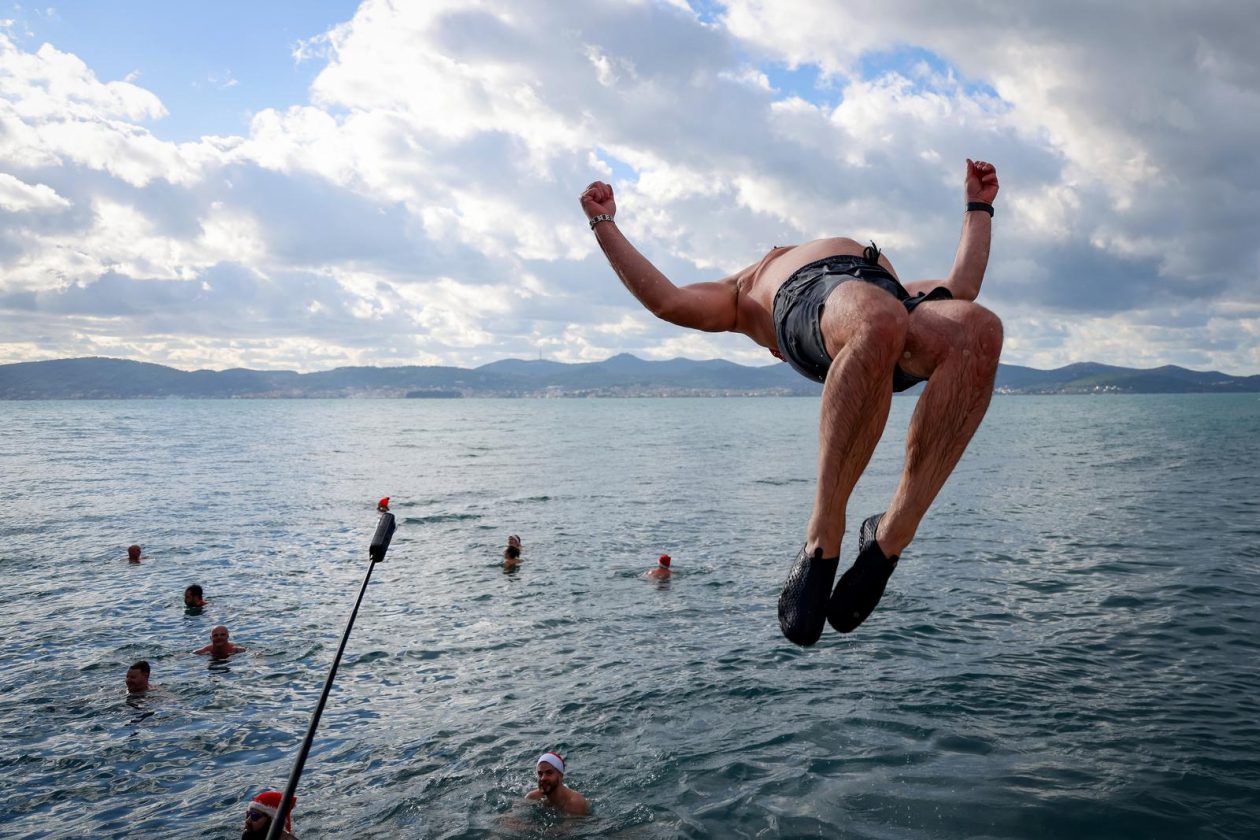 Zadar: Novogodišnje kupanje na Morskim orguljama