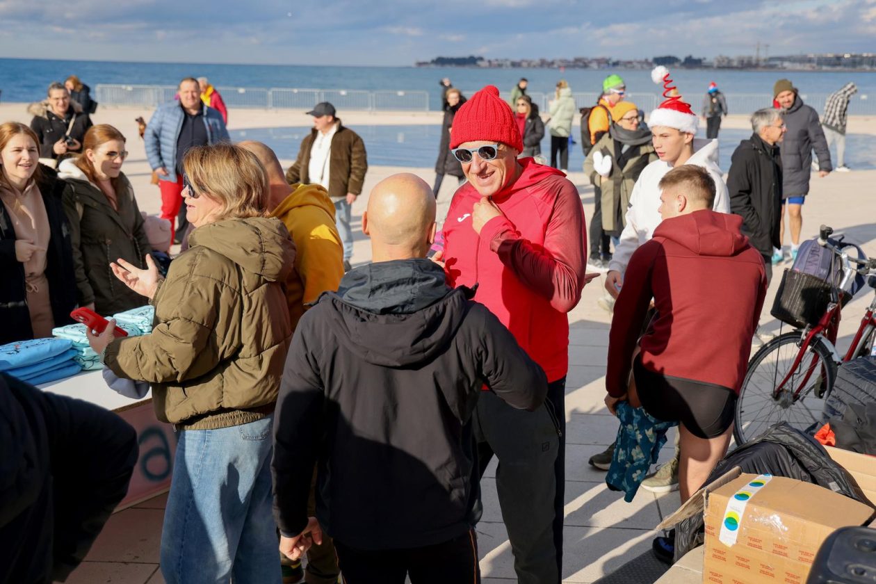 Zadar: Novogodišnje kupanje na Morskim orguljama