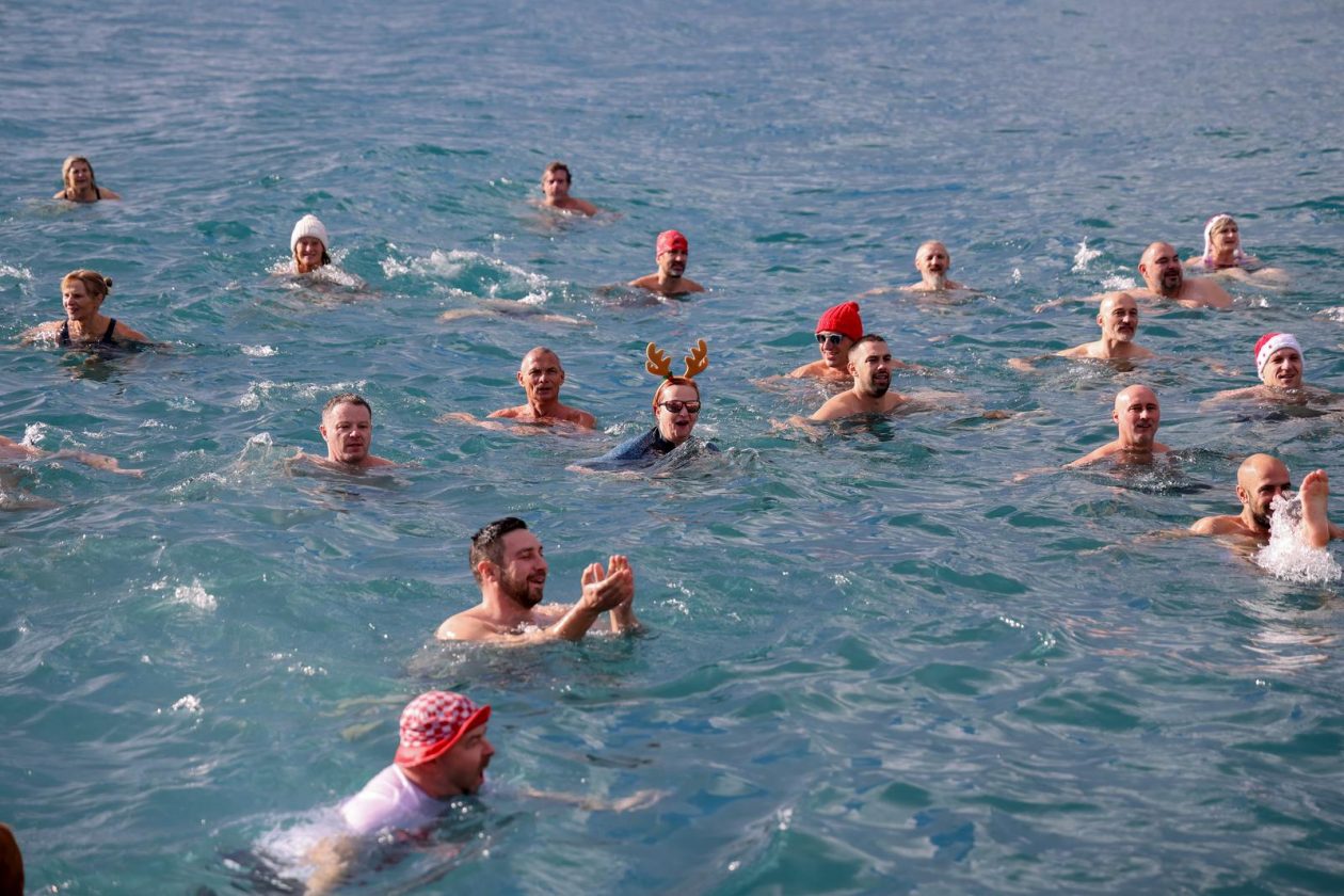 Zadar: Novogodišnje kupanje na Morskim orguljama