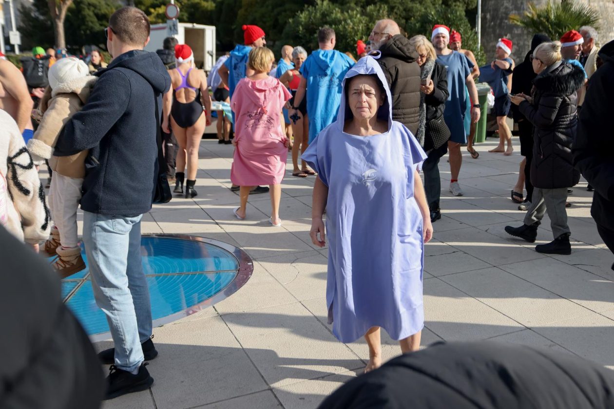 Zadar: Novogodišnje kupanje na Morskim orguljama