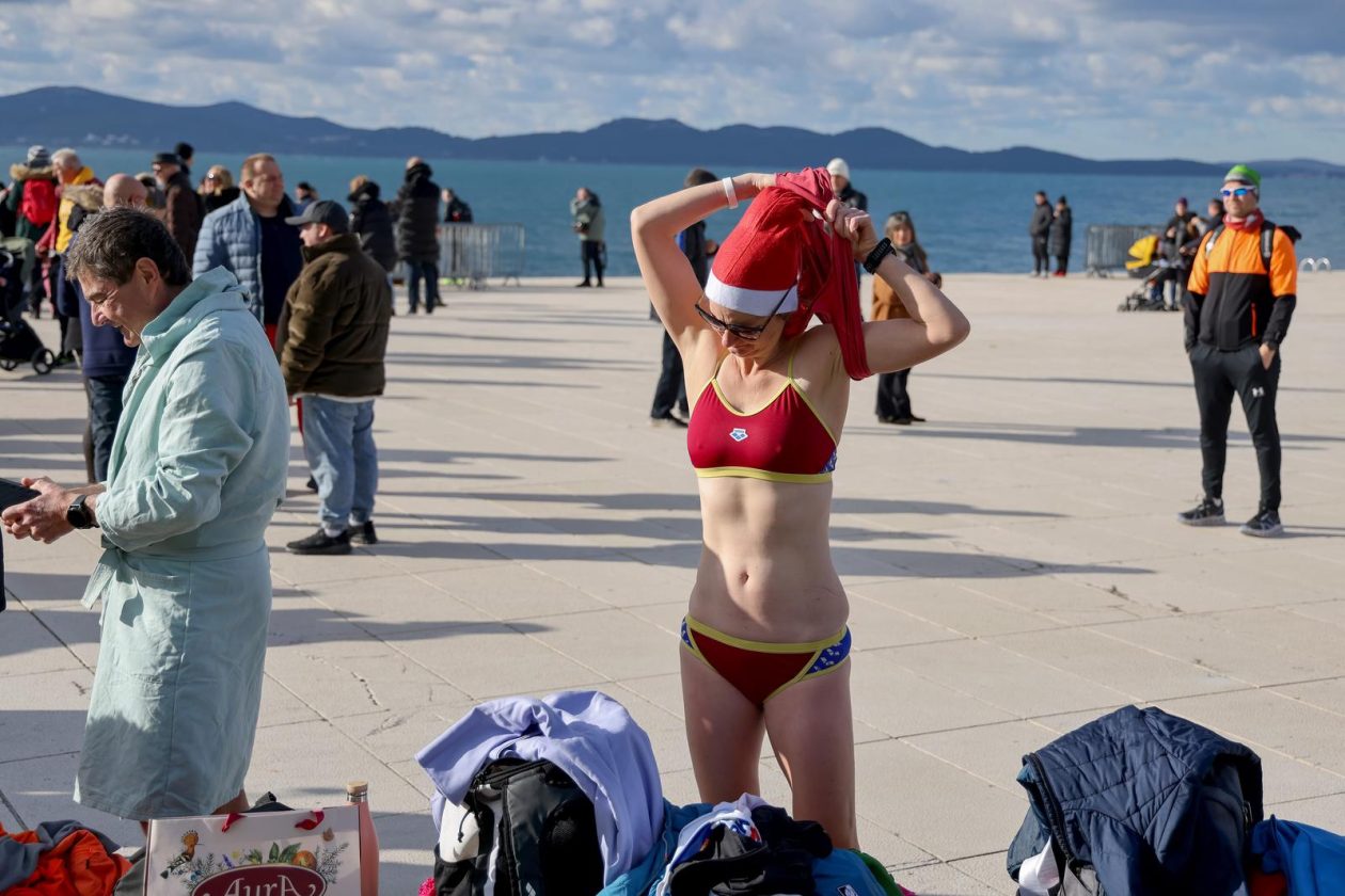 Zadar: Novogodišnje kupanje na Morskim orguljama