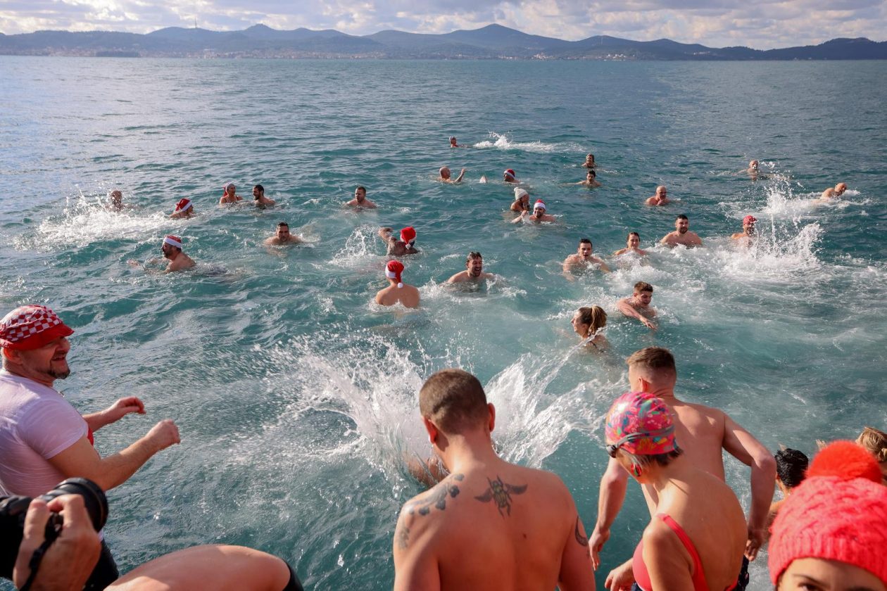 Zadar: Novogodišnje kupanje na Morskim orguljama