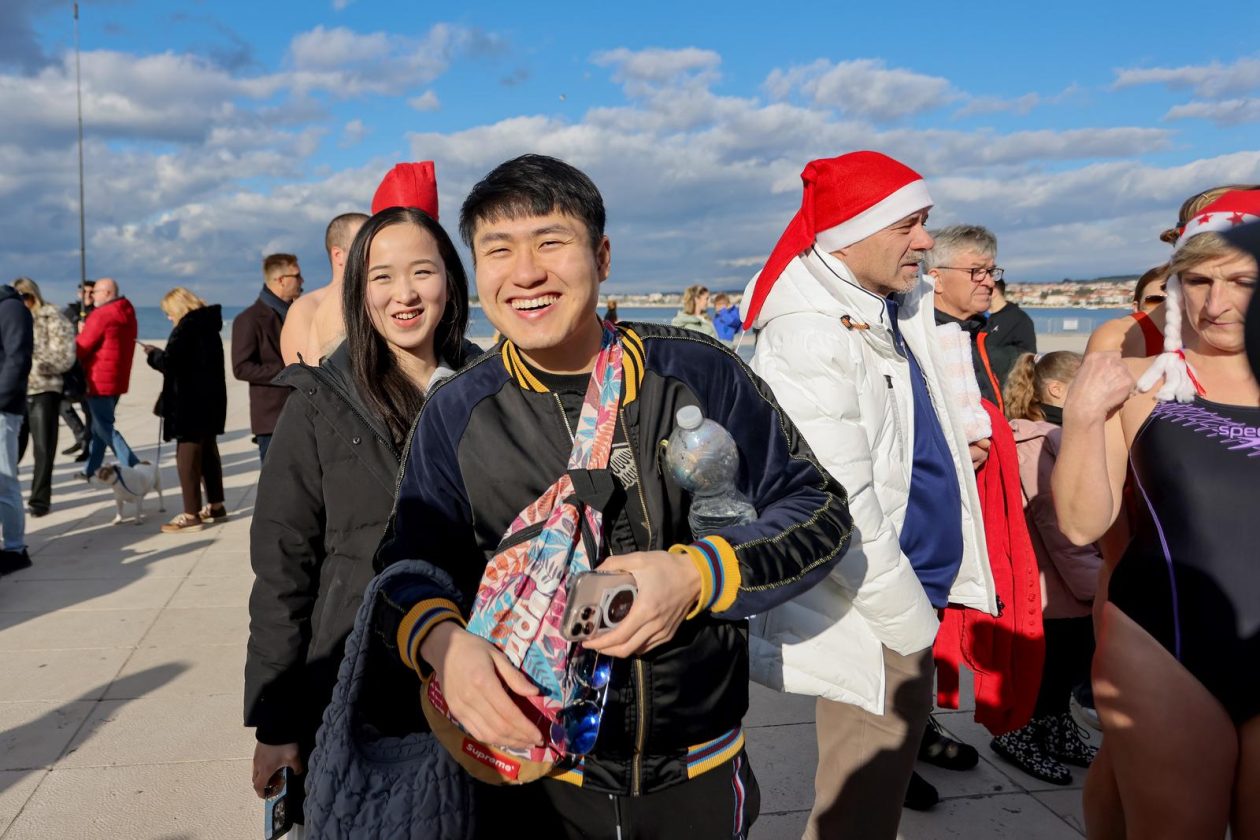 Zadar: Novogodišnje kupanje na Morskim orguljama