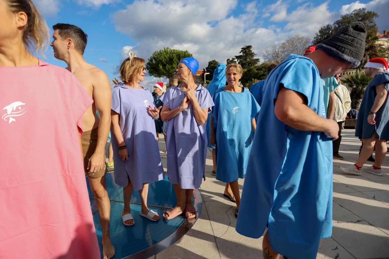 Zadar: Novogodišnje kupanje na Morskim orguljama