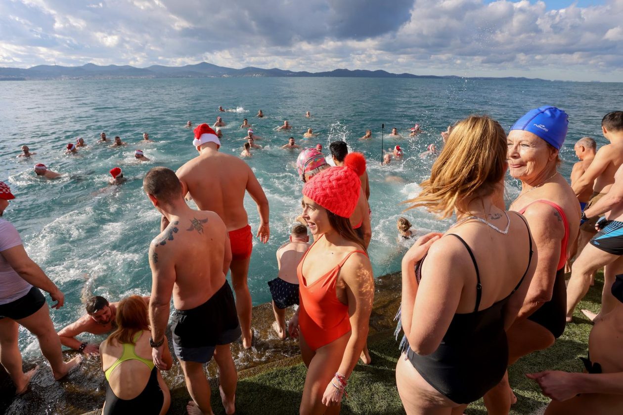 Zadar: Novogodišnje kupanje na Morskim orguljama