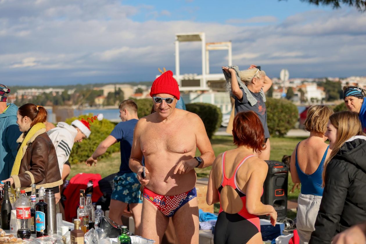 Zadar: Novogodišnje kupanje na Morskim orguljama
