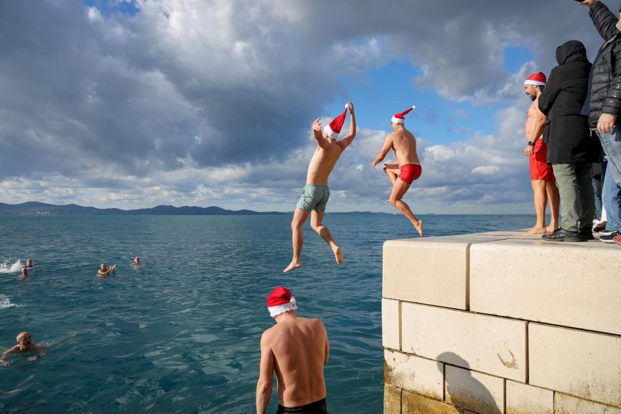 Zadar: Novogodišnje kupanje na Morskim orguljama
