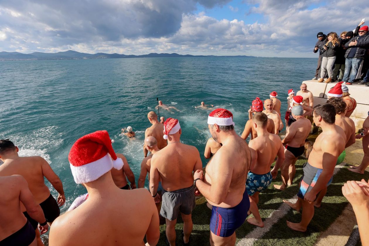 Zadar: Novogodišnje kupanje na Morskim orguljama