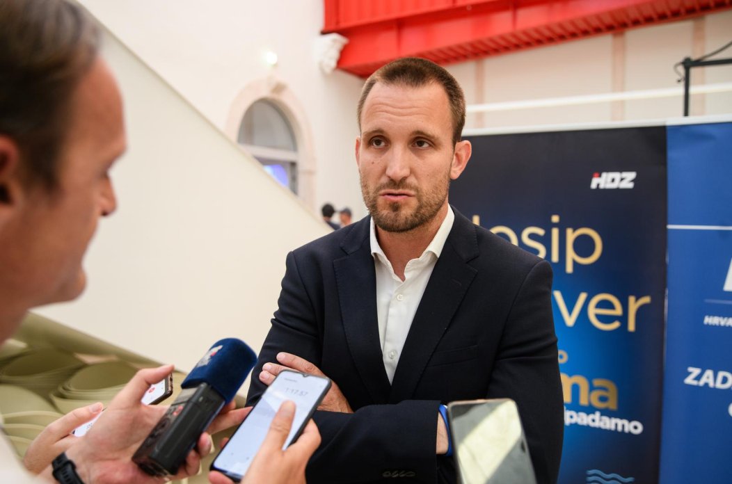 Šime Erlić i Josip Bilaver slavili pobjedu u Kneževoj palači Šime Erlić i Josip Bilaver slavili pobjedu u Kneževoj palači